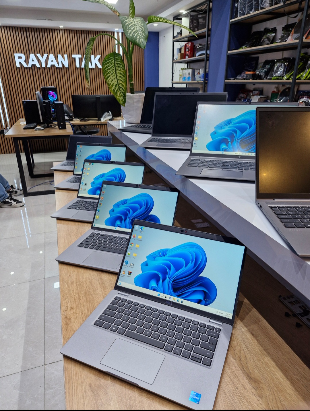 لپ تاپ استوک دل  Dell Latitude 5420 / CPU i5-1145 G7 / RAM 8 GB / SSD 256 GB / VGA INTEL IRIS XE 4 GB / SCREEN 14 FHD